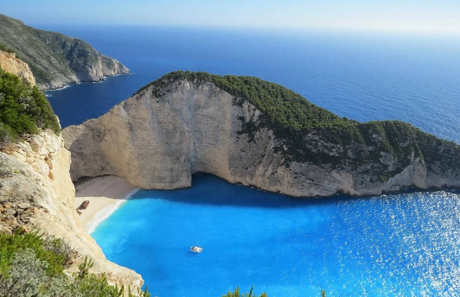 Vente de bateaux à moteur neufs dans le Var à Bandol