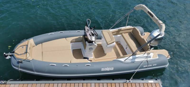 A vendre bateau à moteur Soleil 20 à Cassis