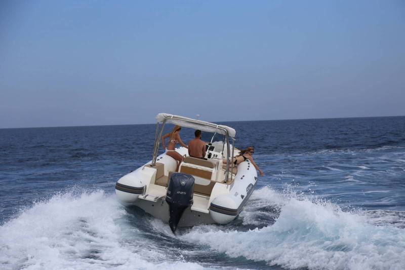 Semi-rigide à louer à Bandol dans le Var